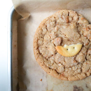 Caramelized White Chocolate Ritz Cracker Cookies